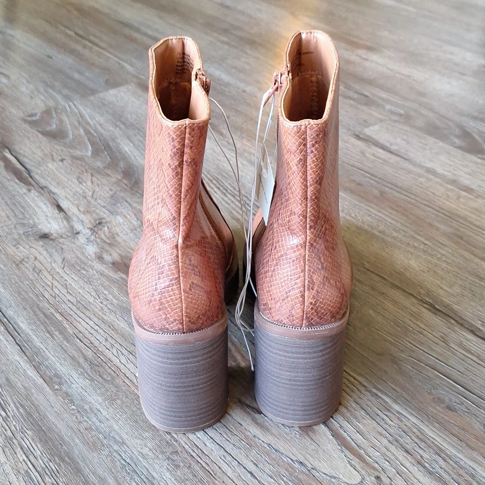 Nwt Universal Thread Red Brown Reptile Print Heeled Boot - Picture 4 of 8